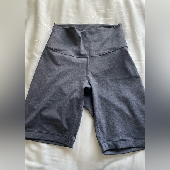 Everlane Pants - Everlane gray the perform Bike shorts size medium